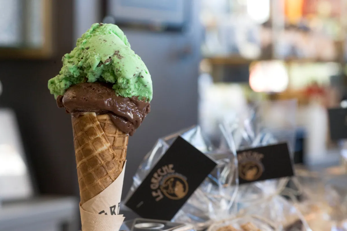 La Greche's goated pistachio ice cream ([Bon Flaneur](https://bonflaneur.com/en/athens_points/le-greche-neo-psychiko/))